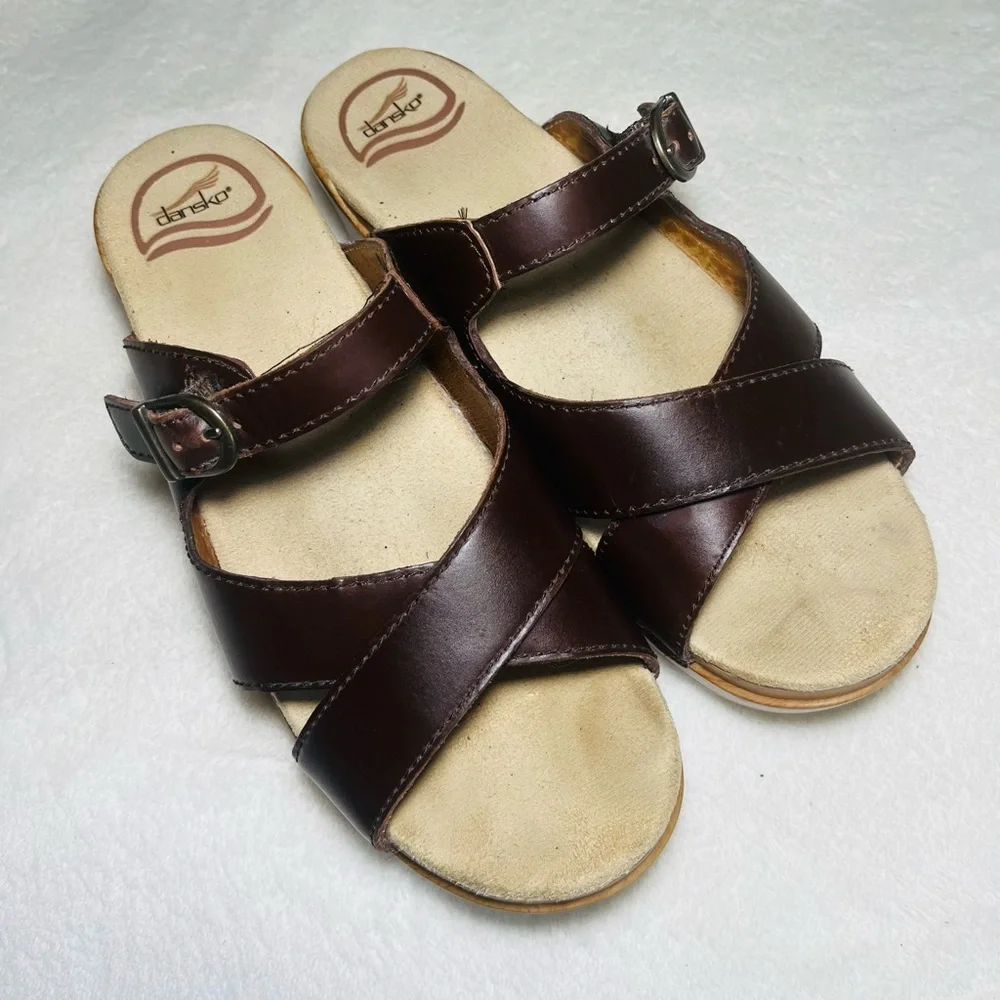 Dansko Brown and Tan Leather Cross Strap Shoes Sandals Sz 39